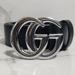 Gucci Black Leather Belt with Shiny Silver Buckle✨️